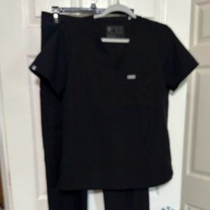 FIGS Classic Fit, Anti-Wrinkle Scrubs Set for Women, Size Small, Black